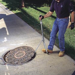 Deluxe Manhole Lid Lifter
